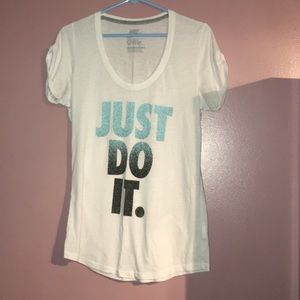 Women’s Medium Nike T-Shirt